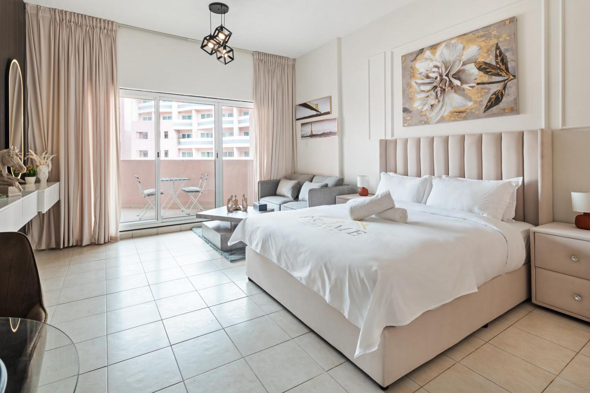 Charming Dubai Studio - Elegant Apartment Bagian luar foto